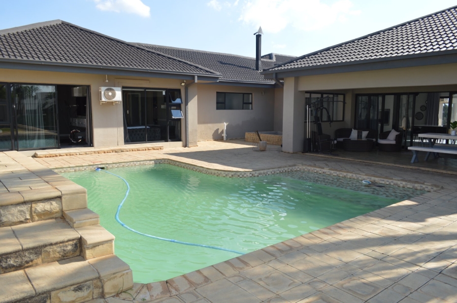 4 Bedroom Property for Sale in Wilkoppies North West
